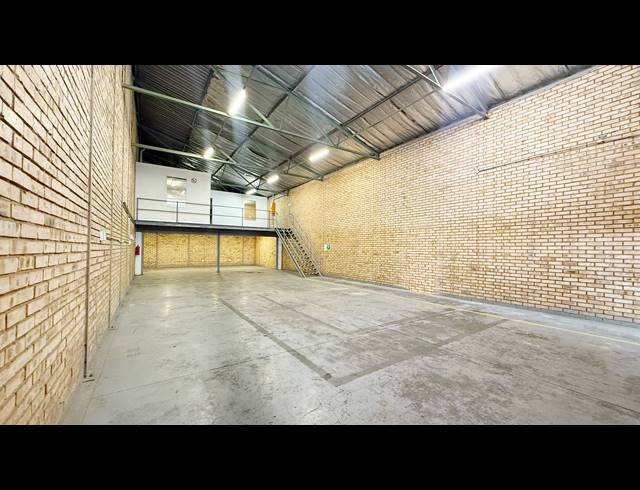215M² WAREHOUSE TO LET IN WADEVILLE